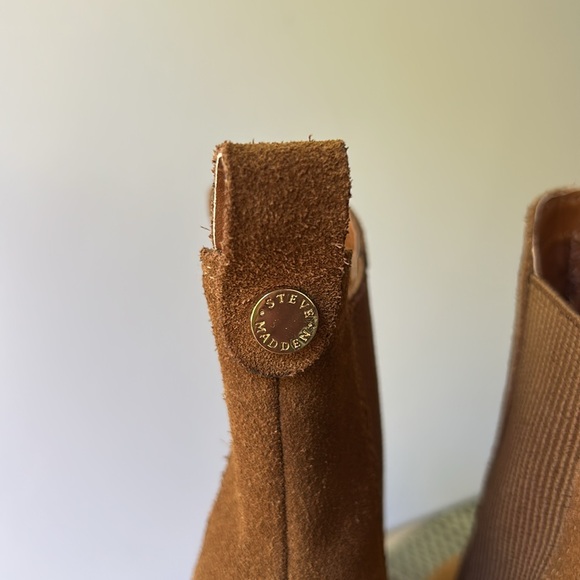 Gently used! STEVE Madden Saddle Brown Suede Wedge Ankle Boots - Picture 9 of 12